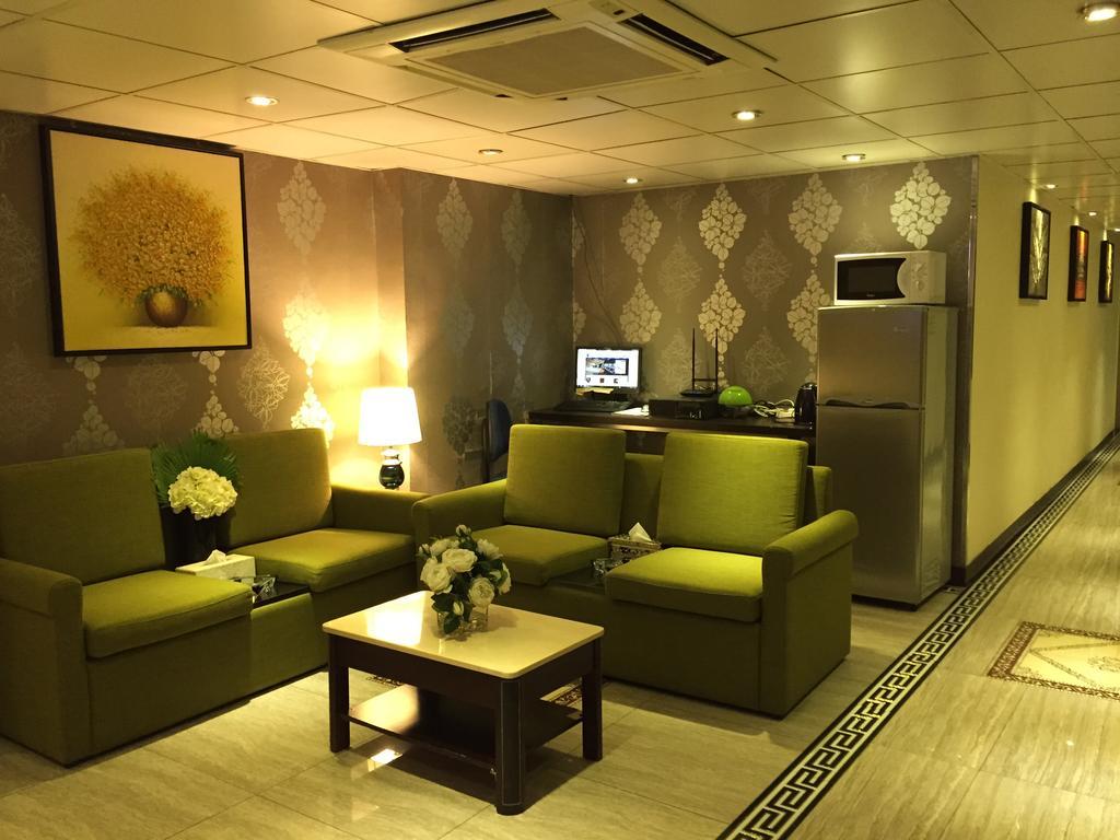 California Hotel Гонконг Экстерьер фото